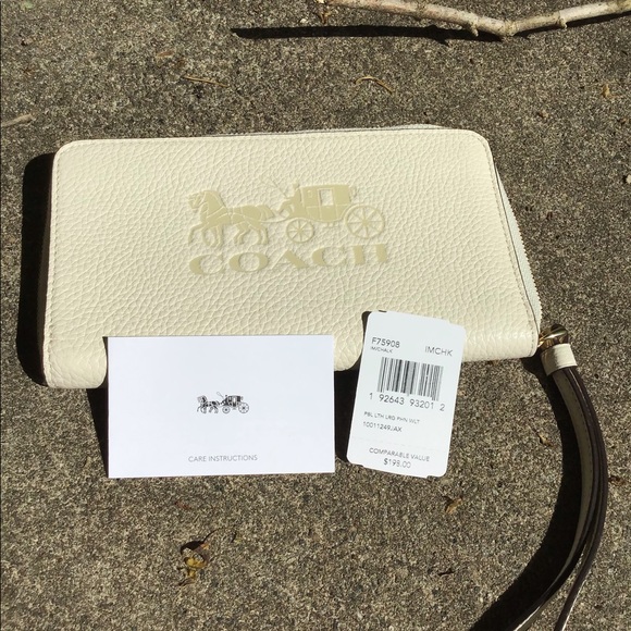 Eggshell Coach Carriage Wallet NWT - Picture 4 of 5